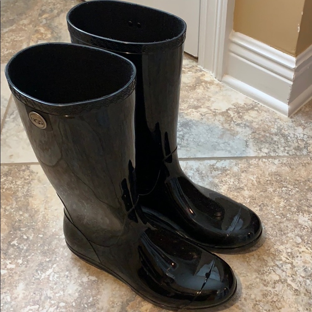 Size 9 UGG black rain boots